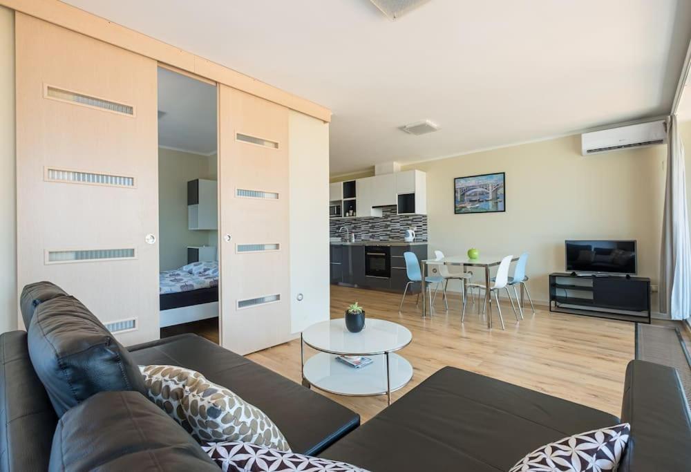 Hedon Brewery Apartments - 200 Meter To The Beach Balatonvilágos エクステリア 写真